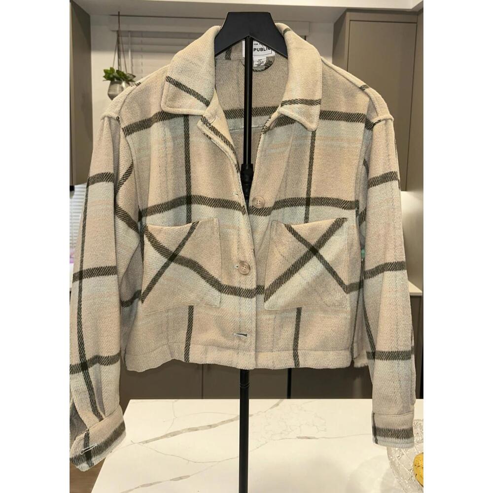 For The Republic Cropped Flannel Jacket Size Medium Women’s Beige & Gray Plaid